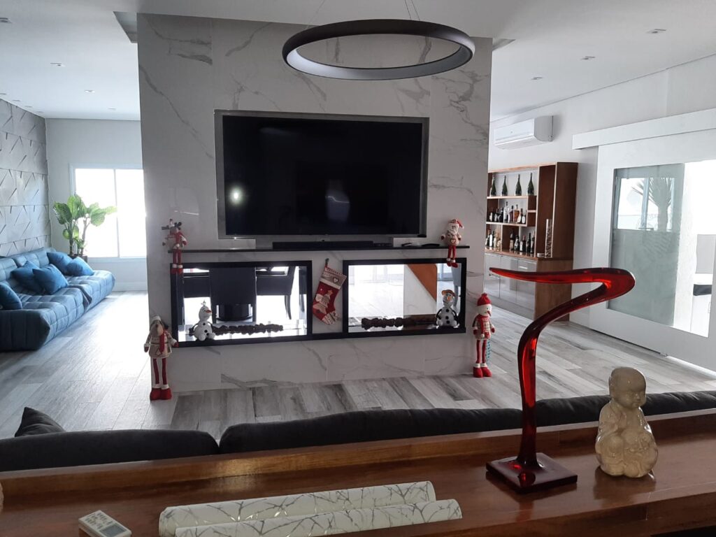 Imagem de lareira central.